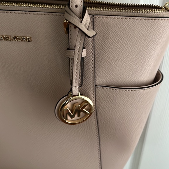 Michael Kors purse. It is not brand new but it is in great shape. - Picture 3 of 4